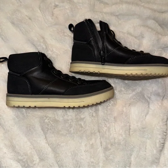 Thereabouts Size 13 Boys High Top Shoes Black Faux Leather Lace Up Round Toe - Picture 2 of 7